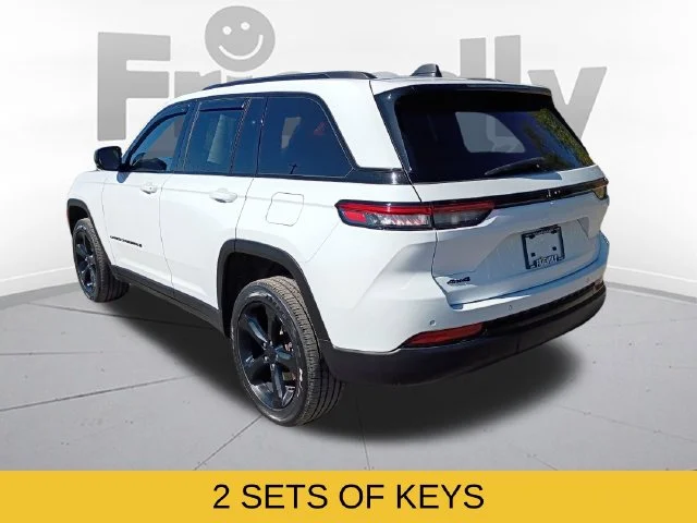 Used 2024 White Jeep Altitude image 7