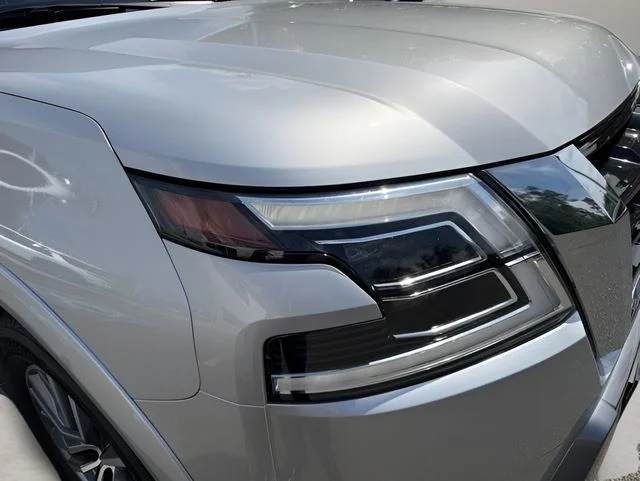 Used 2023 Silver Nissan SL image 4