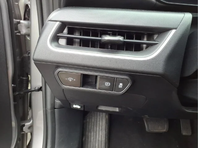 2025 Kia K4 LXS - Photo 17