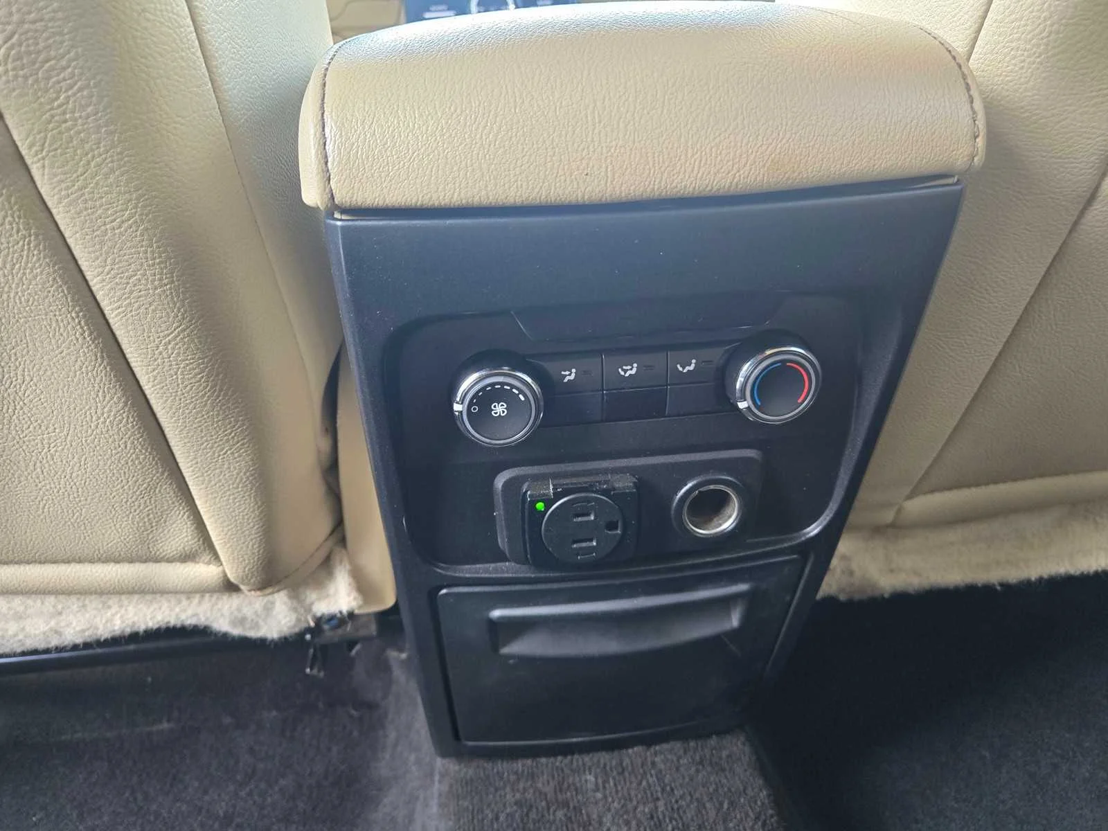 Used 2019  Ford Limited image 15