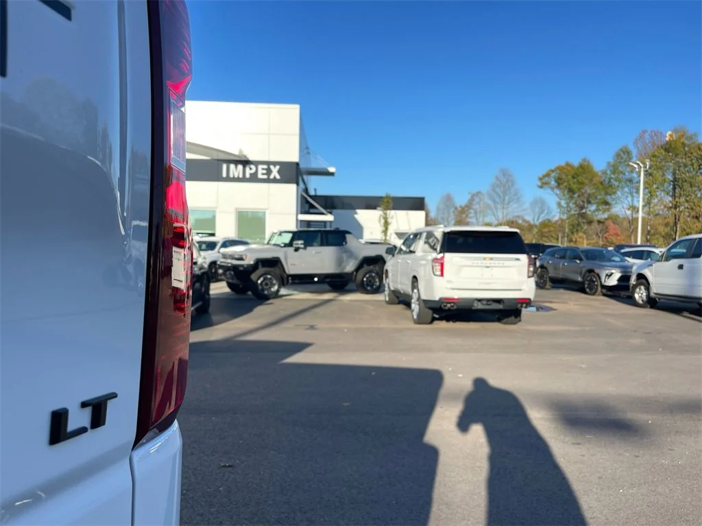 Used 2024 Summit White Chevrolet LT image 32