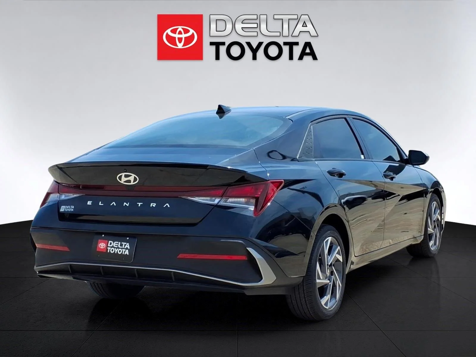 Used 2025 BLACK HYUNDAI SEL SPORT IVT image 5
