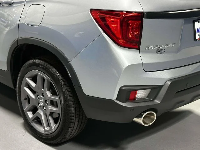 Certified Used 2023 Lunar Silver Metallic Honda AWD EX-L image 11