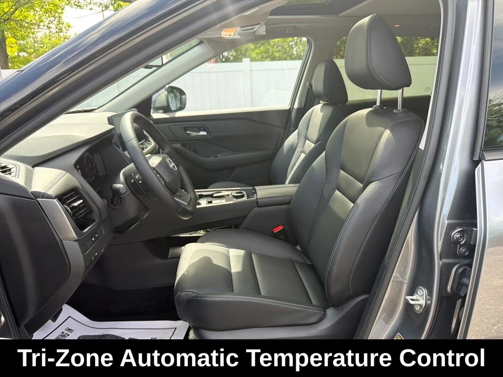 Used 2025 Gray Nissan SL image 11