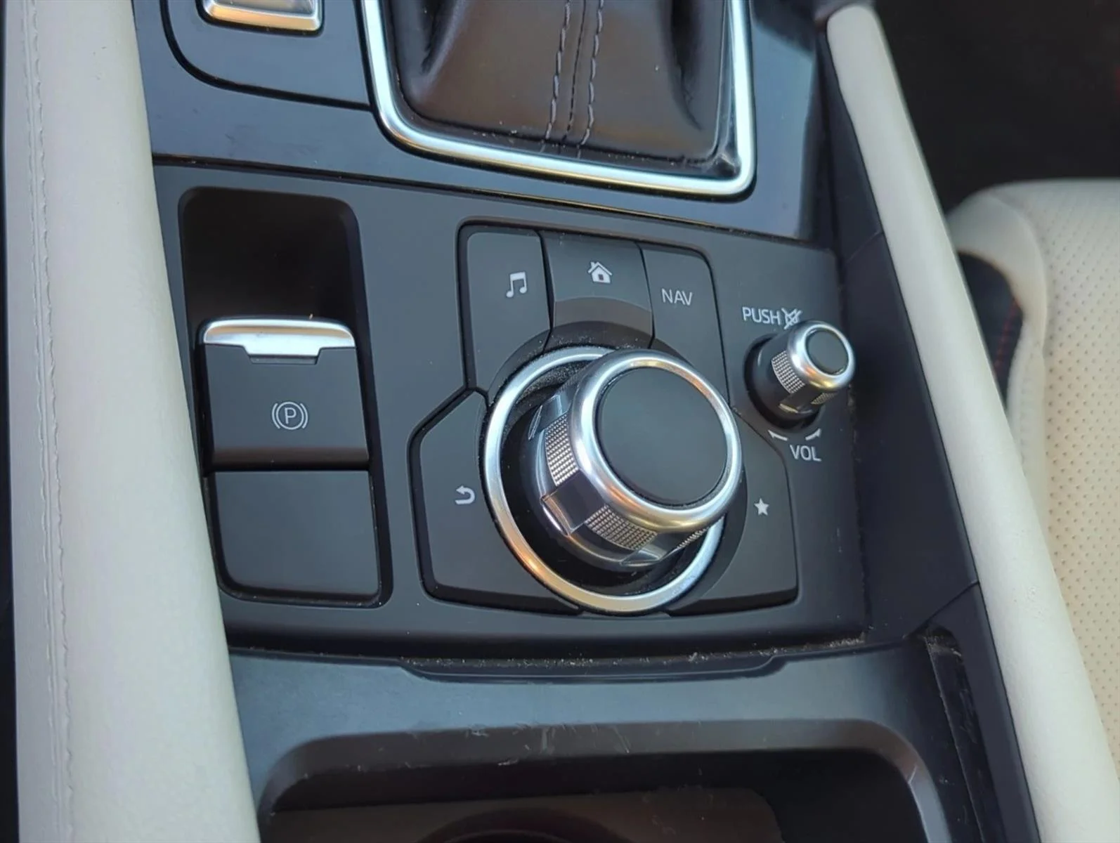 Used 2018 Snowflake White Pearl Mica Mazda Grand Touring image 23