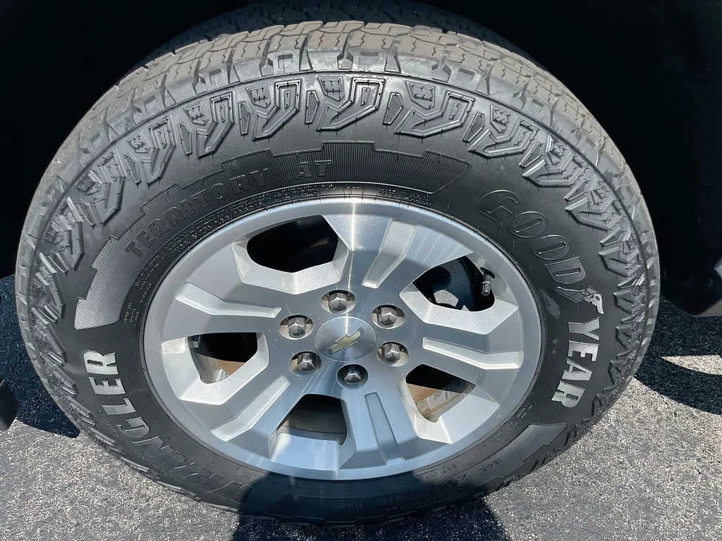 Used 2019 Summit White Chevrolet LT image 30