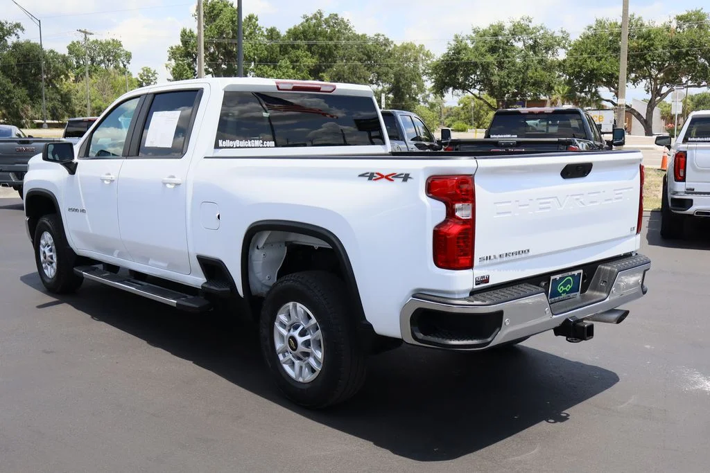 Used 2022 White Chevrolet LT image 7