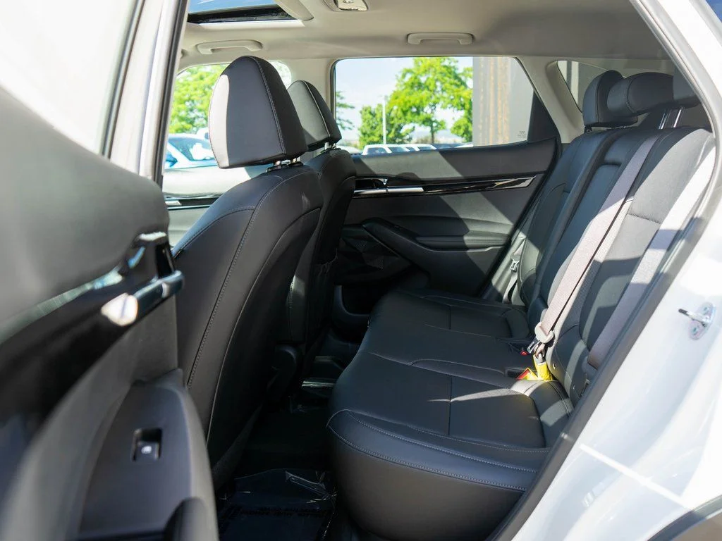 New 2026 Snow White Pearl Kia EX image 13