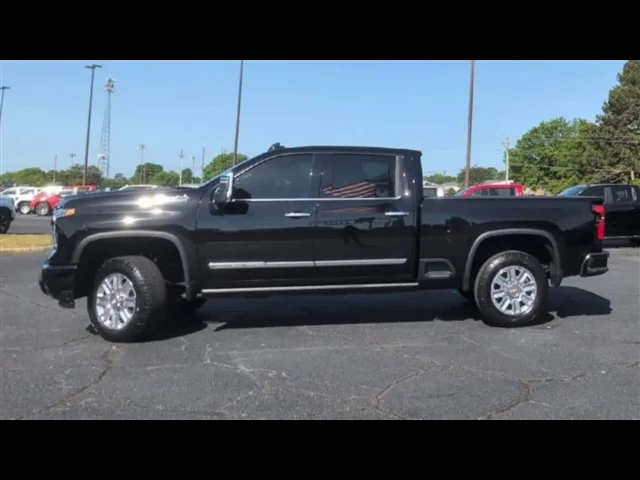 Used 2025 Black Chevrolet High Country image 5