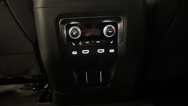 Used 2024 Onyx Black GMC Denali image 34