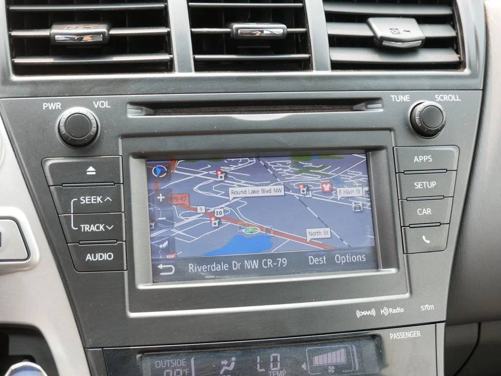 Used 2014 Silver Toyota Three image 18