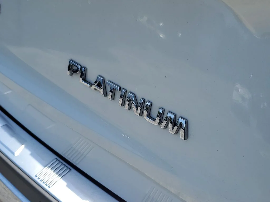 Used 2023 White Nissan Platinum image 8