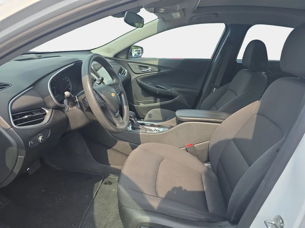 Used 2024 Summit White Chevrolet LT image 11