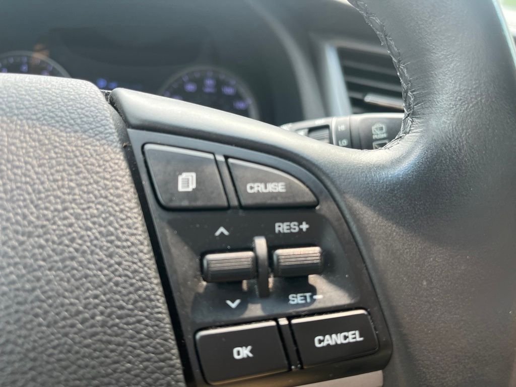 Used 2017 Black Hyundai SE Plus image 15