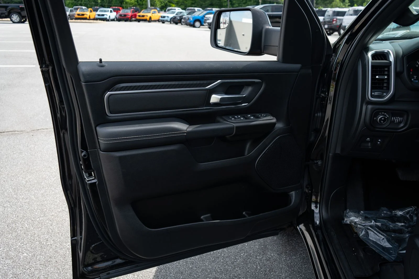 New 2026 Diamond Black Crystal Pearl-Coat Exterior Paint RAM Big Horn with DC 650 Supercharged Package image 36