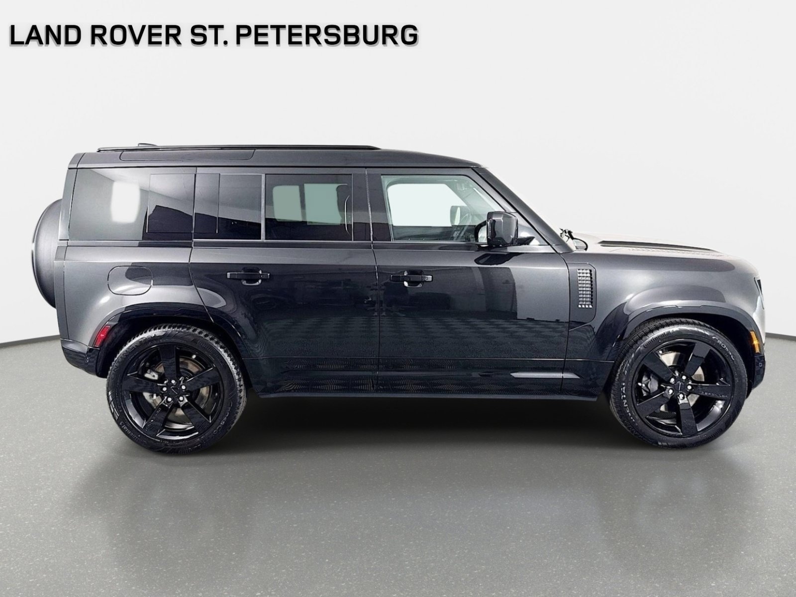 Used 2026 Santorini Black Land Rover X-Dynamic SE image 4