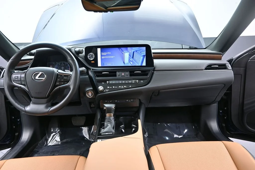 Used 2023  Lexus 350 image 31