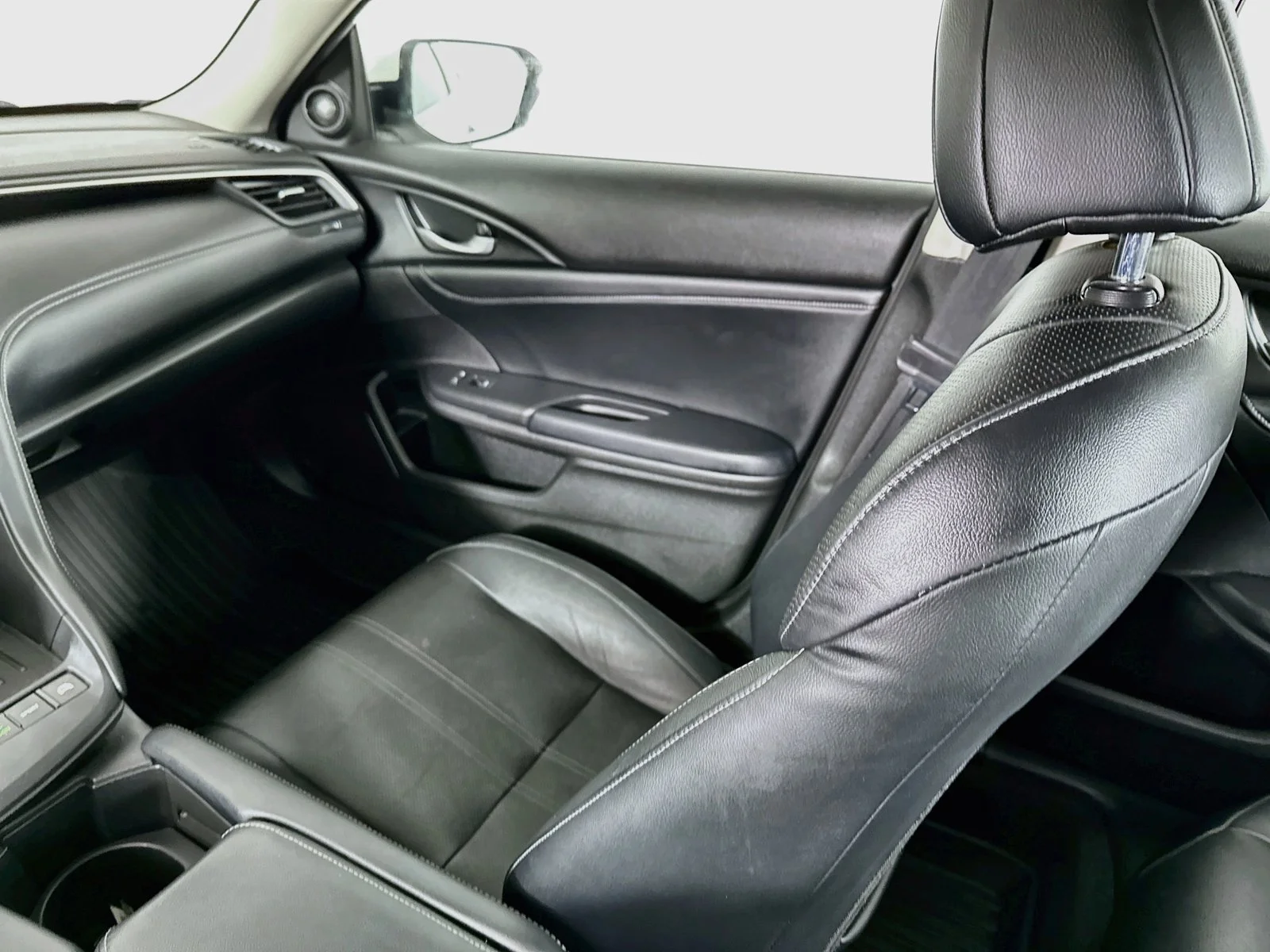 Used 2019 White Orchid Pearl Honda Touring image 24