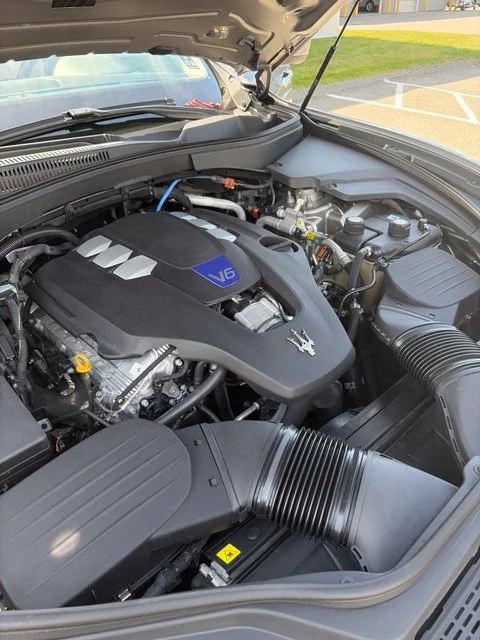 Used 2022 Silver Maserati Modena image 27