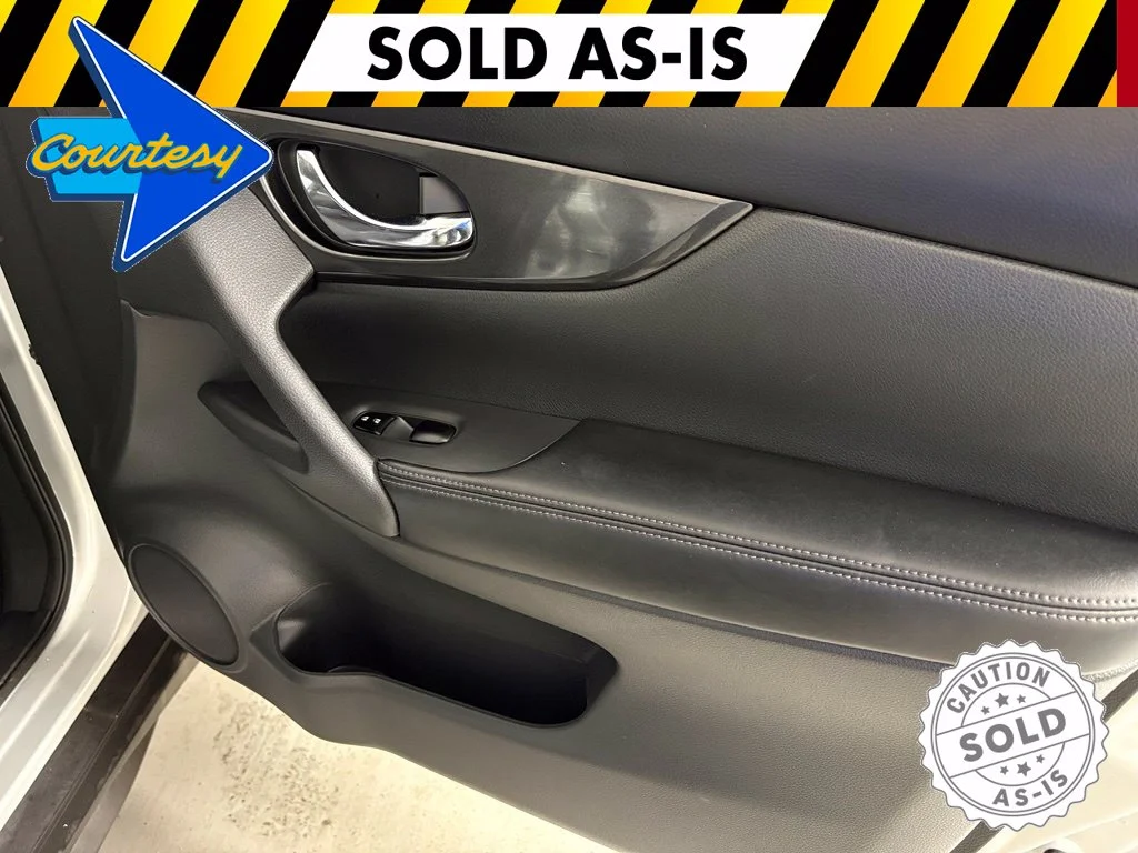 Used 2017 Silver Nissan S image 32