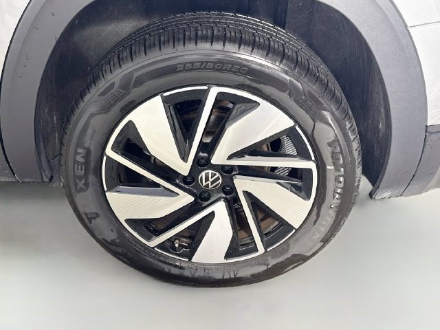 Used 2026 Silver Mist Metallic Volkswagen 2.0T SE w/Technology image 33