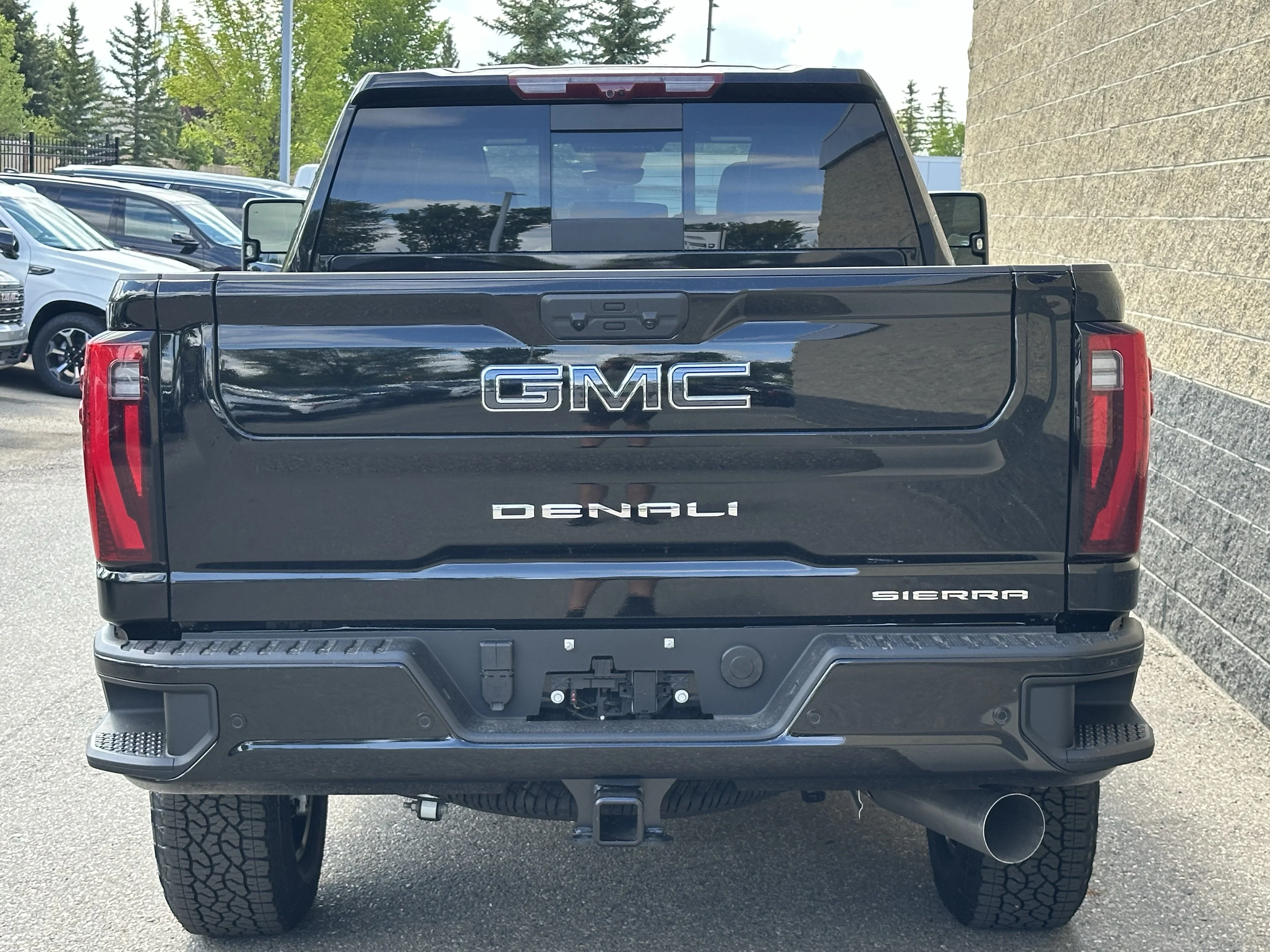 New 2026 Onyx Black GMC Denali Ultimate image 4