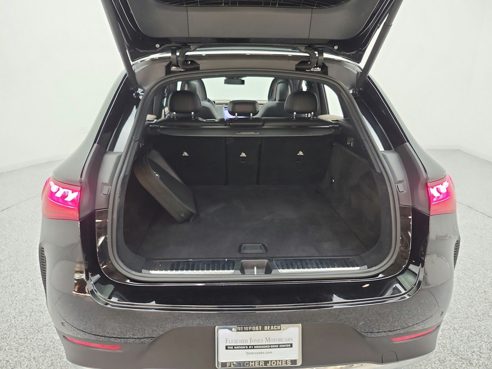 Used 2023 Obsidian Black Metallic Mercedes-Benz EQE 350 4MATIC® SUV image 20