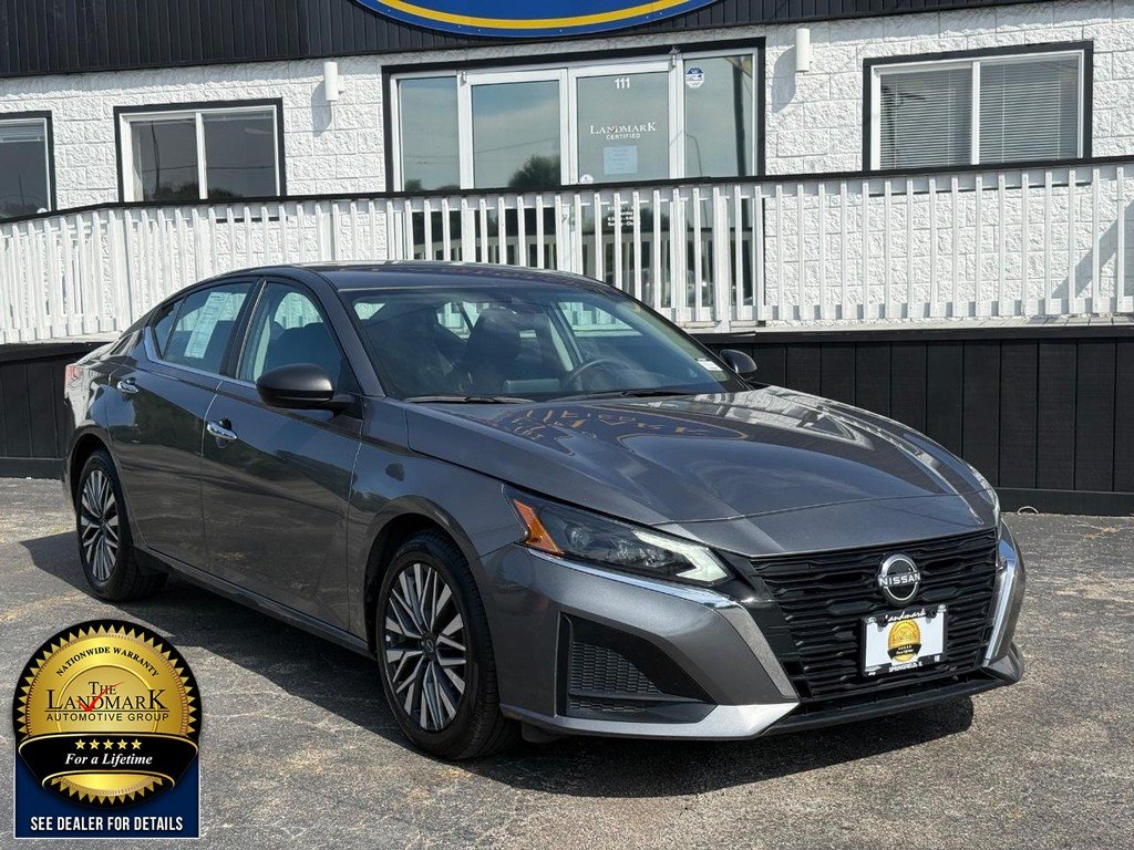 Used 2025 Gun Metallic Nissan SV FWD image 3
