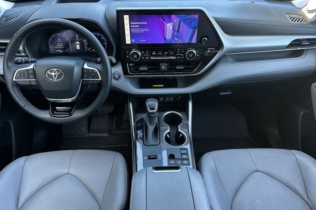 Used 2023 Silver Toyota Platinum image 17