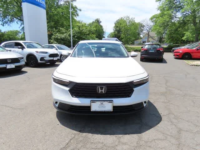 Certified Used 2023 Platinum White Pearl Honda  image 6