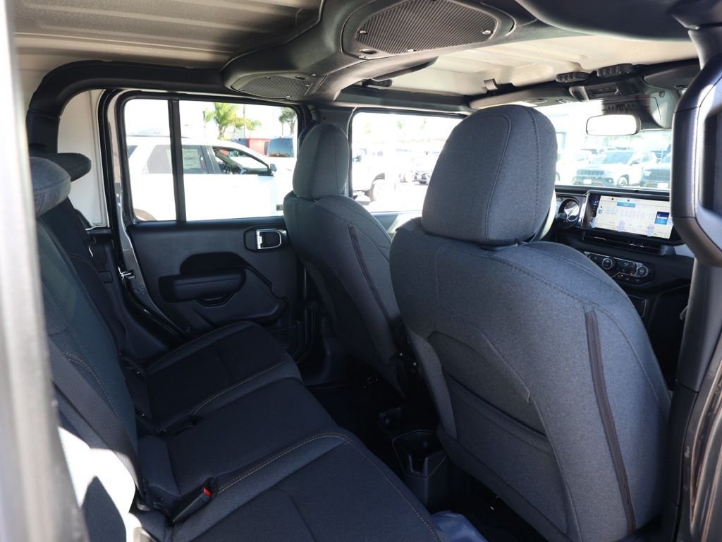 New 2026 Granite Crystal Metallic Clear-Coat Exterior Paint Jeep Sport S image 15