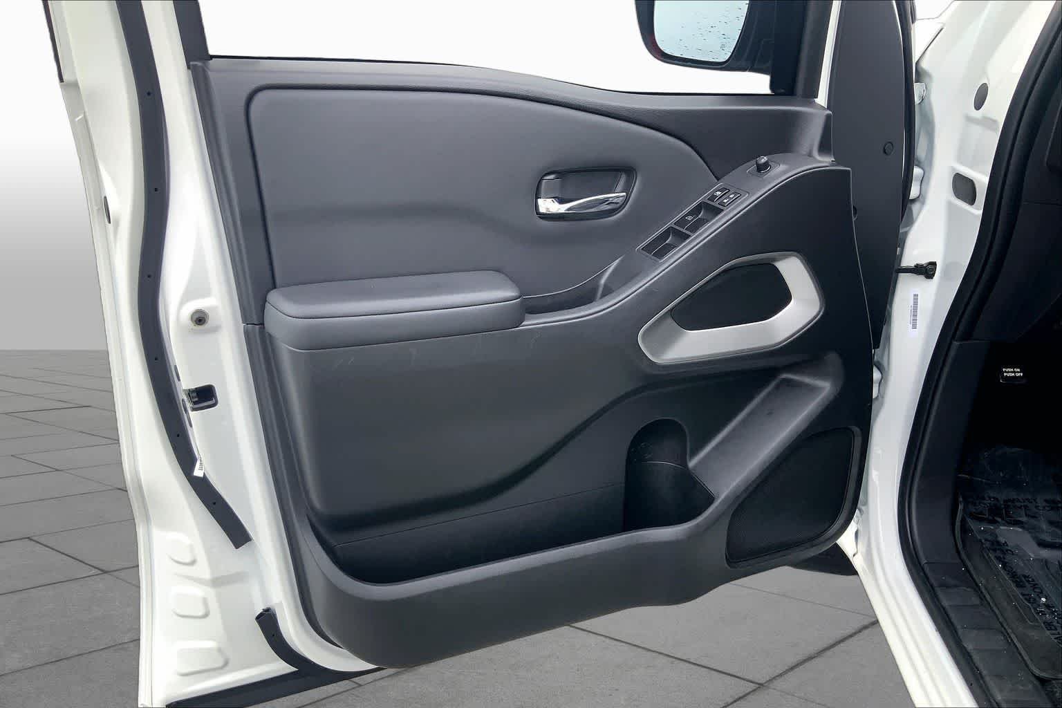 Used 2022 Glacier White Nissan SV image 21