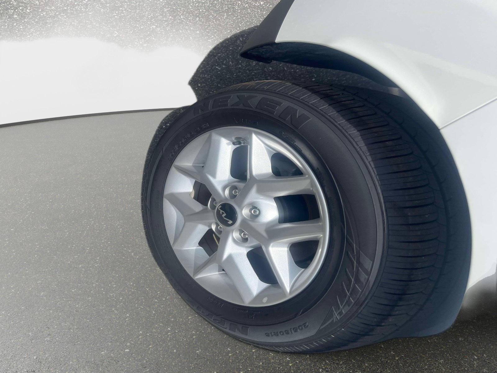 Used 2025 White Kia LX image 10