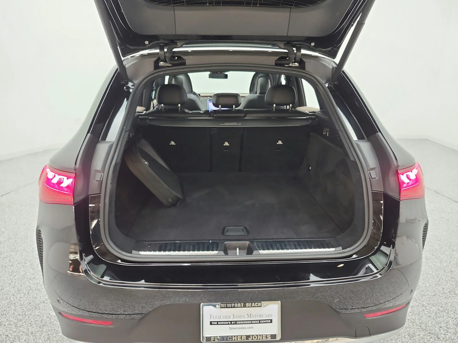 Used 2023 Obsidian Black Metallic Mercedes-Benz EQE 350 4MATIC® SUV image 20