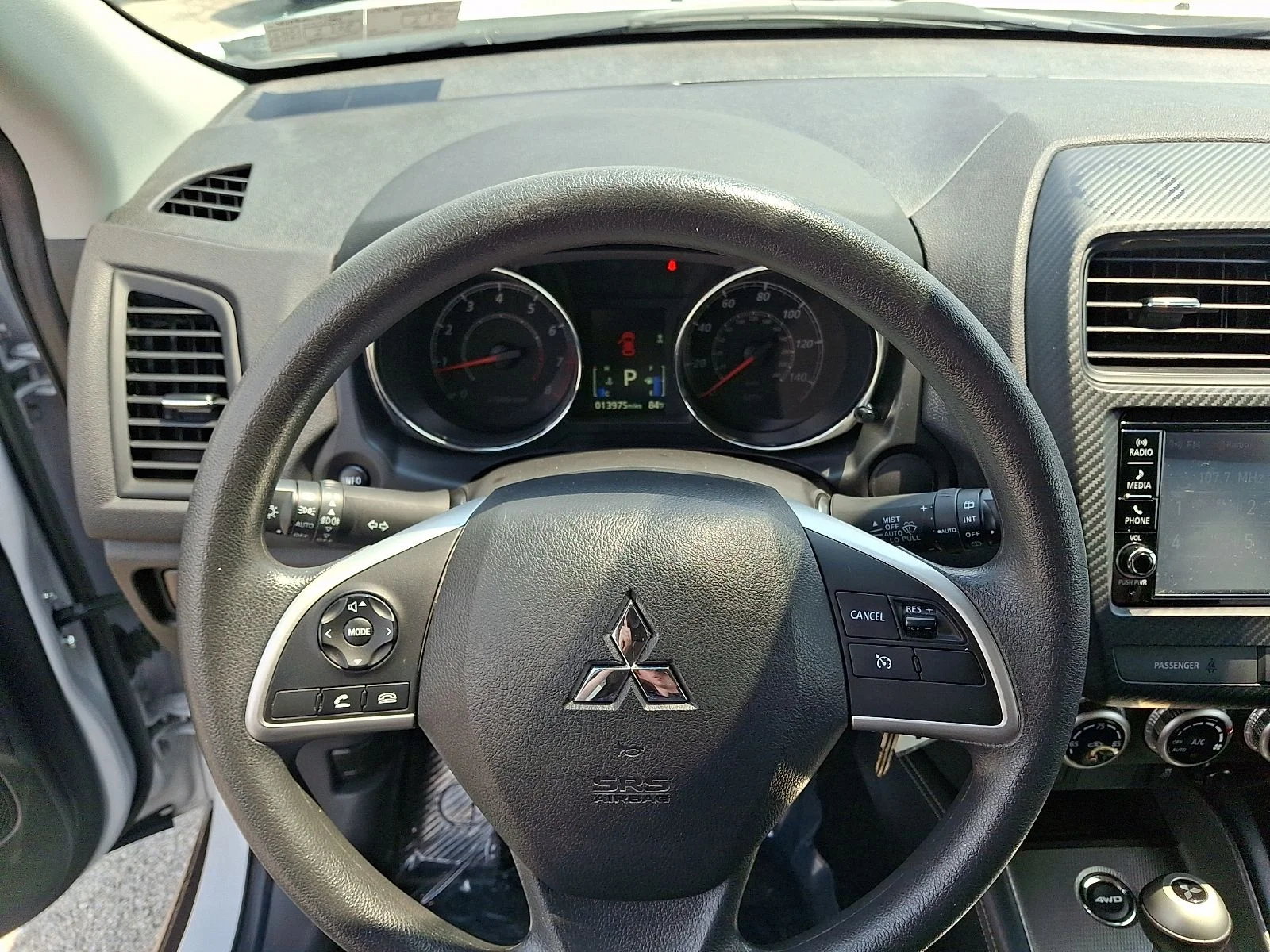 Used 2025 White Mitsubishi 2.0 ES image 18