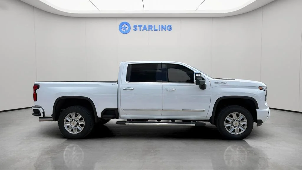 Used 2024 Summit White Chevrolet High Country image 12