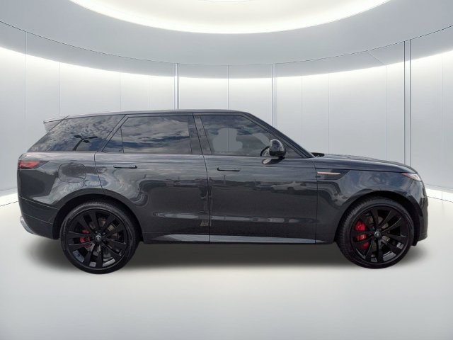 Used 2024 Gray Land Rover Dynamic SE image 7