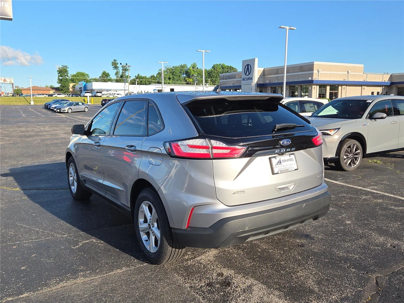 Used 2023 Iconic Silver Ford SE image 26