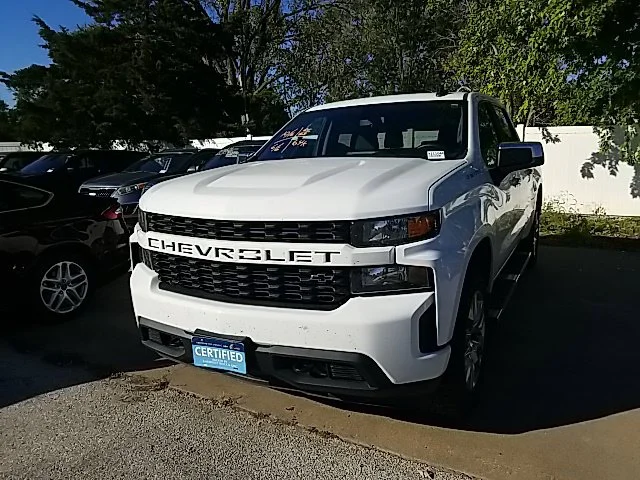 Used 2020 White Chevrolet Custom image 12
