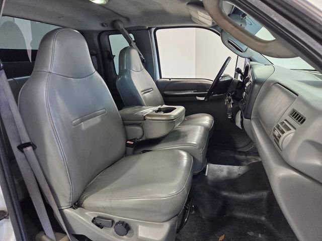 Used 2006 White Ford XL image 14