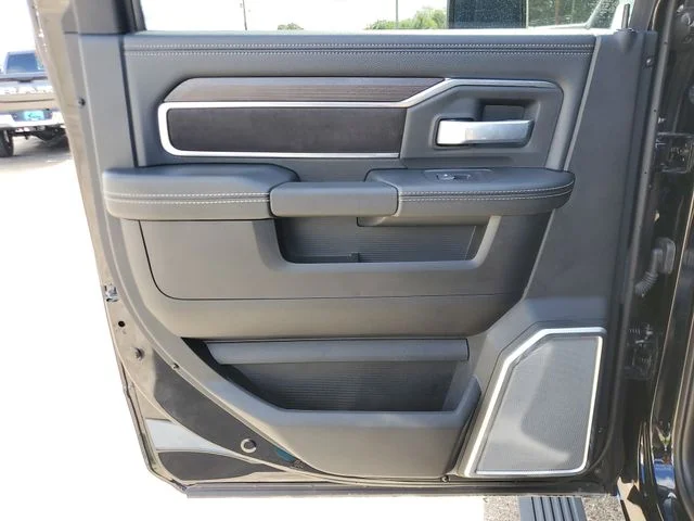 2025 RAM 3500 Laramie - Photo 13
