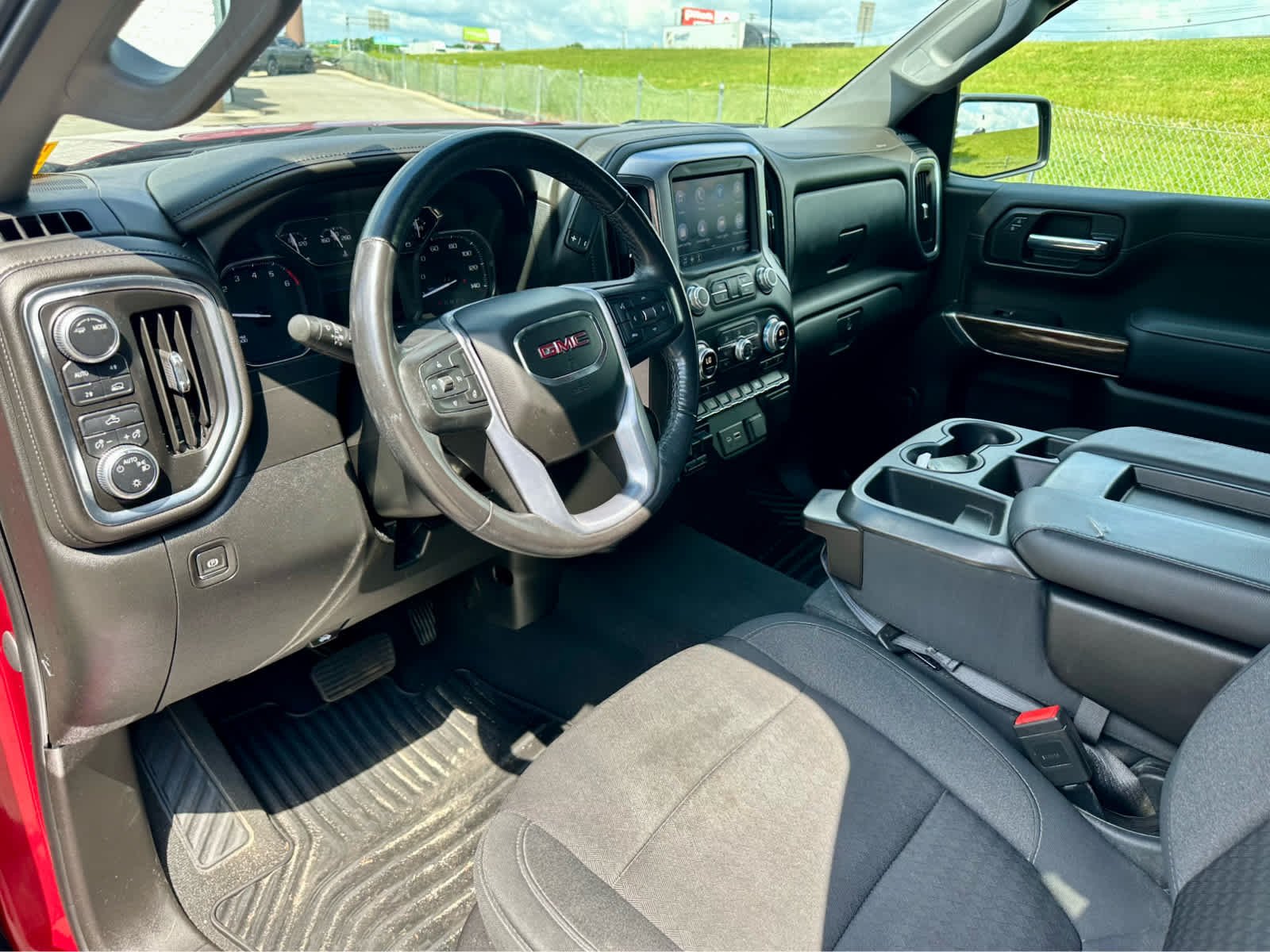 Used 2020 Red Quartz Tintcoat GMC SLE image 11