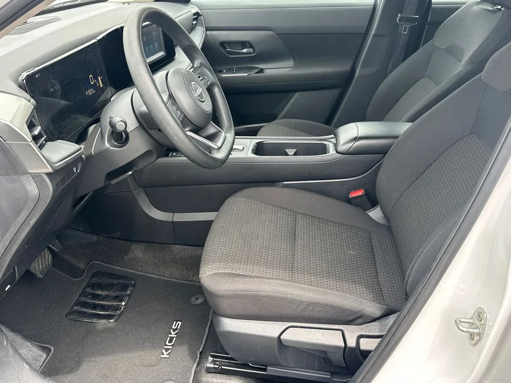 Used 2025 White Nissan S image 9