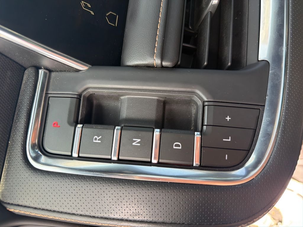 Used 2023 White GMC AT4 image 26