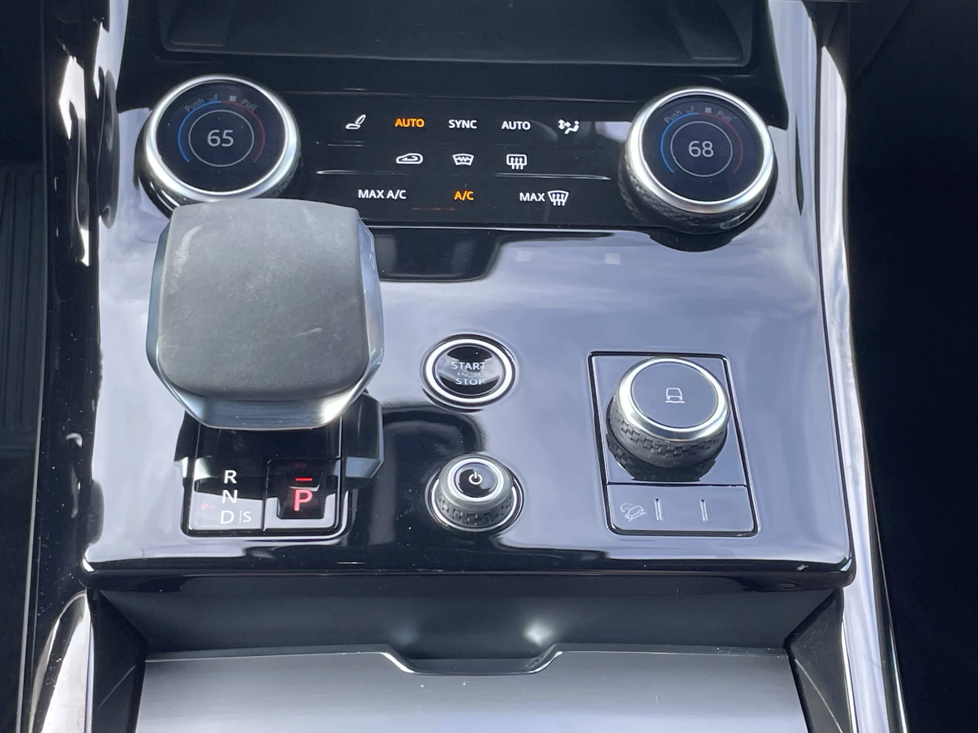 Used 2023 Santorini Black Metallic Land Rover SE image 25