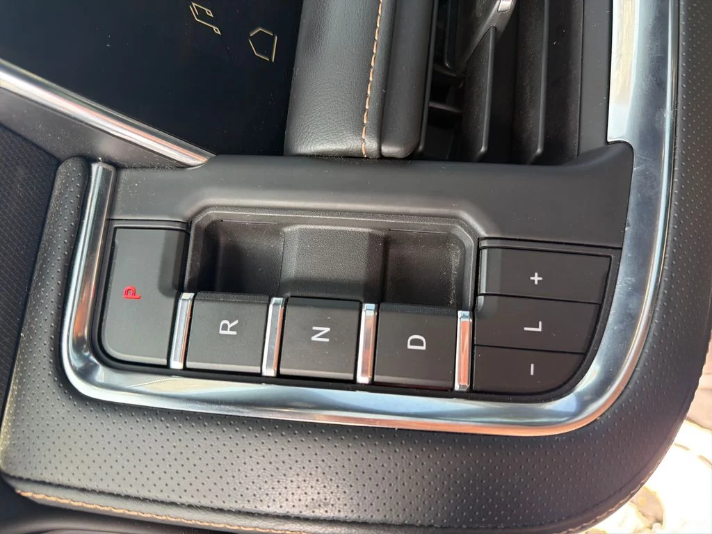 Used 2023 White GMC AT4 image 26