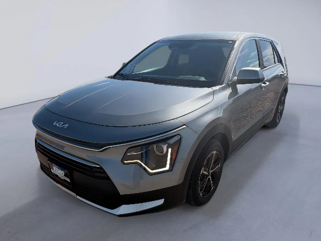 Used 2025 Steel Gray Kia LX image 9
