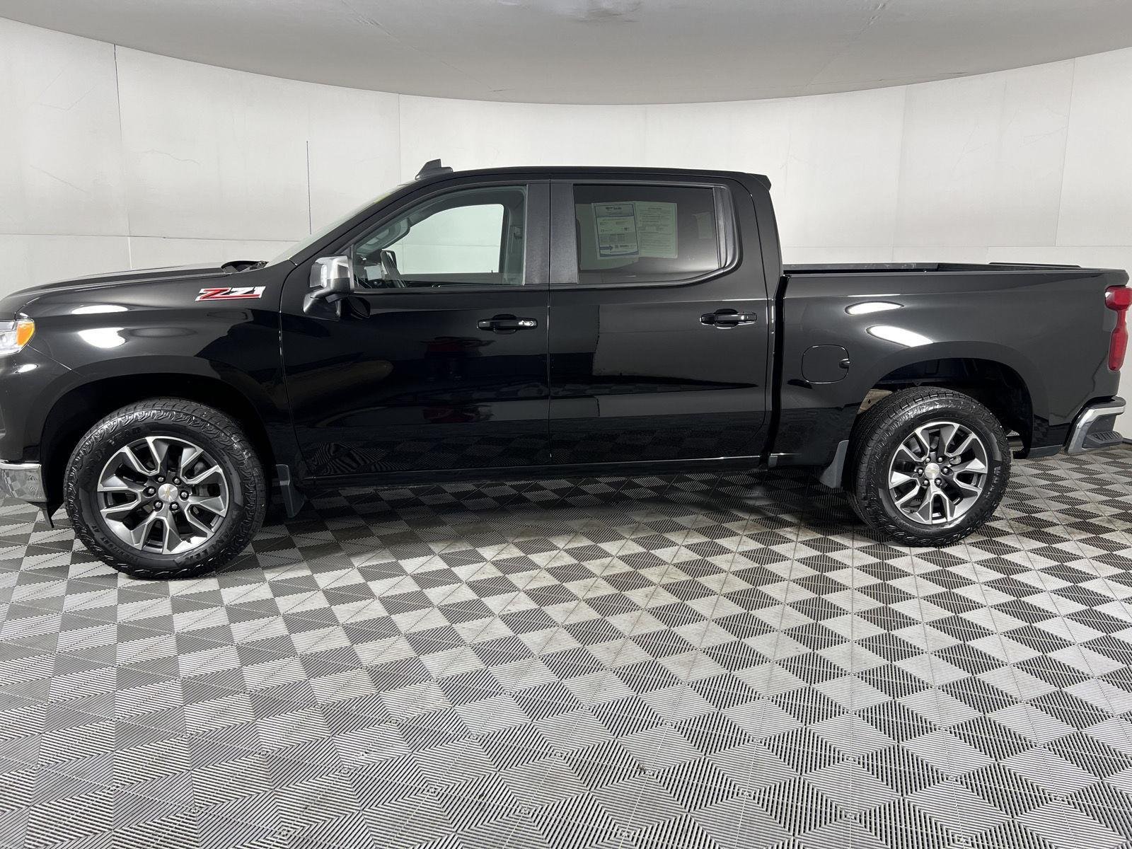 Used 2023 Black Chevrolet LT image 15