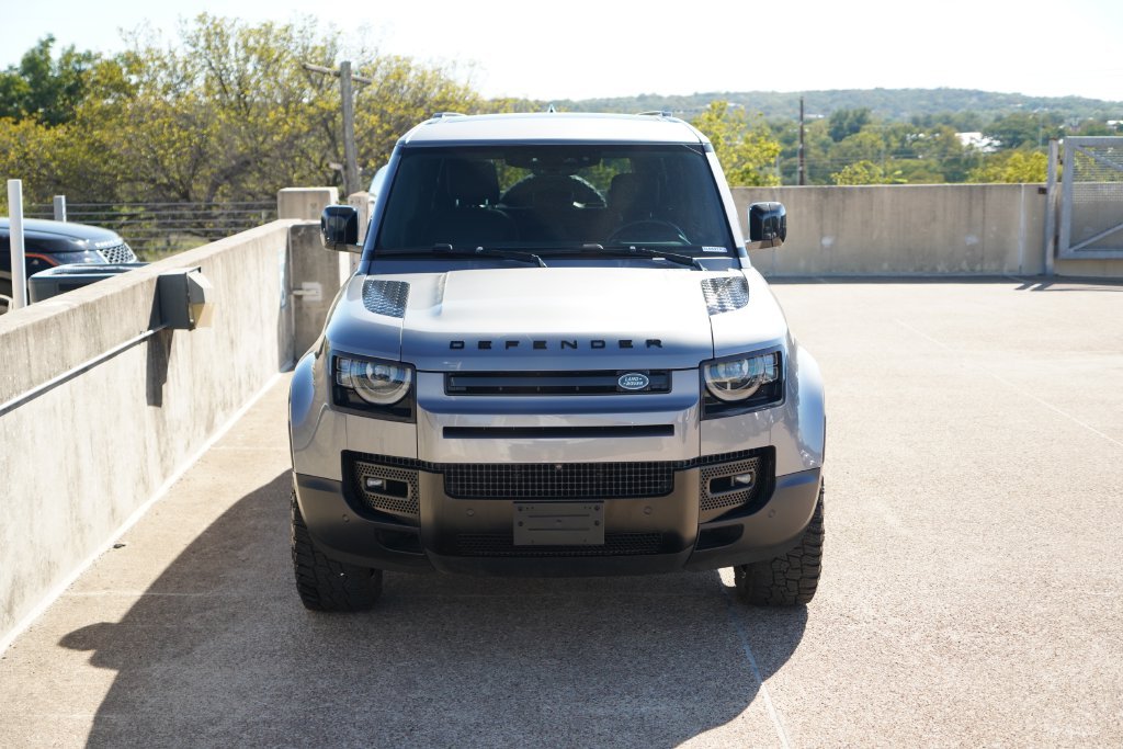 Used 2023  Land Rover S image 4