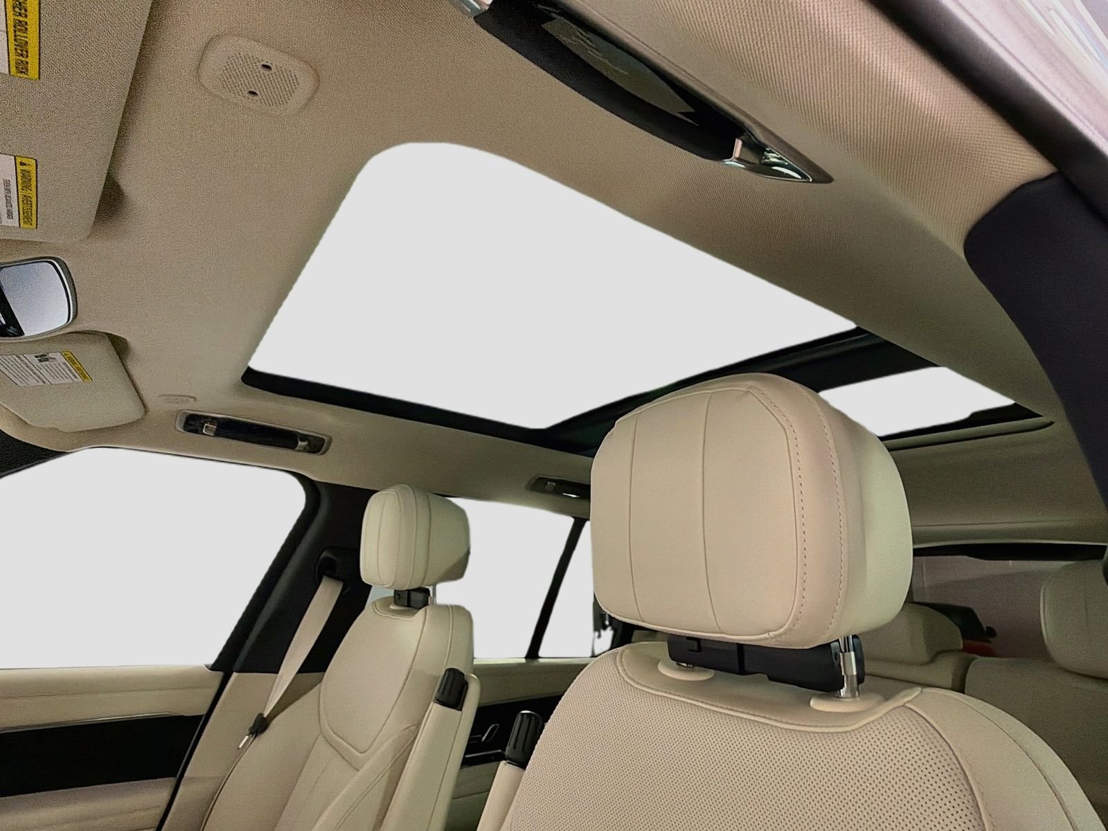 New 2026 Fuji White Land Rover SE image 9